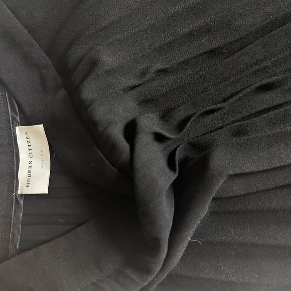 ** Being Donated Saturday ** Open To Offers Modern Citizen accordion pleat skirt - Picture 6 of 7